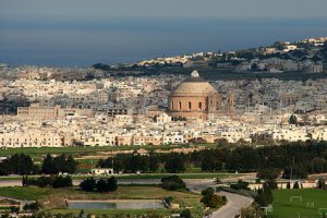 Malta: Wo sonst gibt es spanische Lebensweise, italienisches Temperament und sizilianischem Kücheneinfluss, während man sich gepflegt in vornehmen Englisch unterhalten kann. 